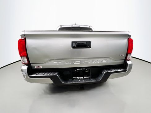 Used 2022 Toyota Tacoma SR5 w/ Technology Package image 6