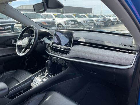 Used 2022 Jeep Compass Latitude image 18