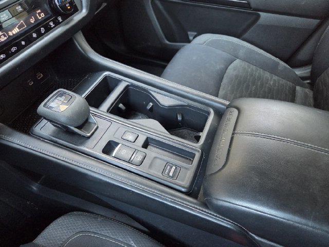Used 2023 Nissan Pathfinder S FWD image 24