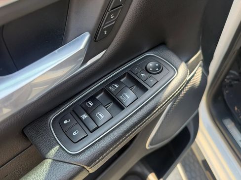 Used 2020 RAM 1500 Laramie AWD/4WD image 14
