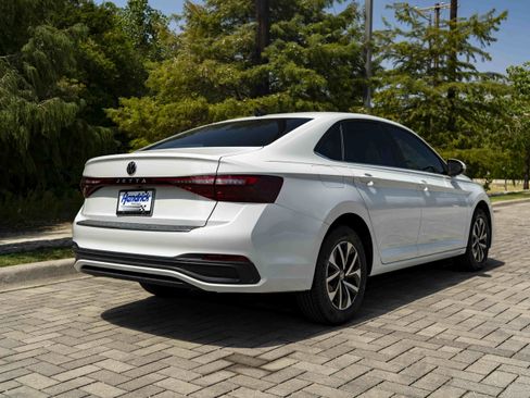 Certified 2025 Volkswagen Jetta S FWD image 8