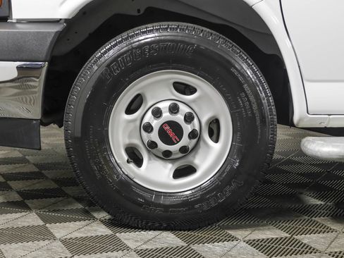 Used 2024 GMC Savana 2500 w/ Driver Convenience Package RWD image 19