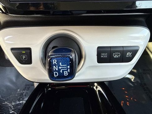 Used 2017 Toyota Prius Prime Advanced image 35