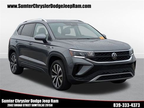 Used 2024 Volkswagen Taos SE image 1