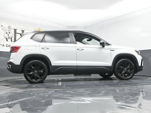 Used 2023 Volkswagen Taos SE w/ Panoramic Sunroof Package FWD image 54