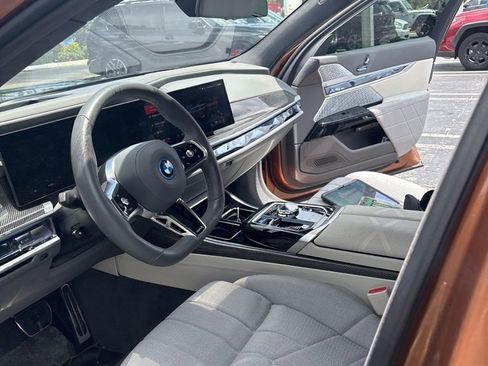 Used 2024 BMW i7 M70 AWD/4WD image 2