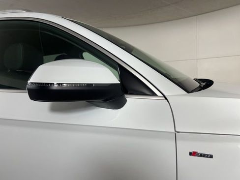 Used 2023 Audi Q5 2.0T Premium w/ Convenience Package image 10