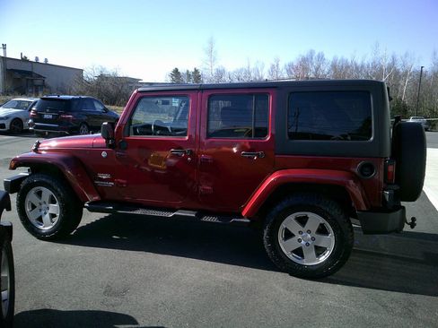 Used 2011 Jeep Wrangler Unlimited Sahara w/ Dual Top Group AWD/4WD image 4