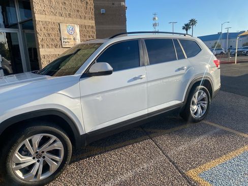 Used 2023 Volkswagen Atlas SE w/ Panoramic Sunroof Package image 3