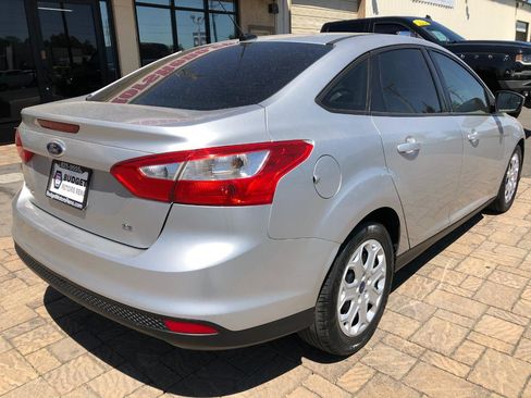 Used 2012 Ford Focus SE FWD image 2