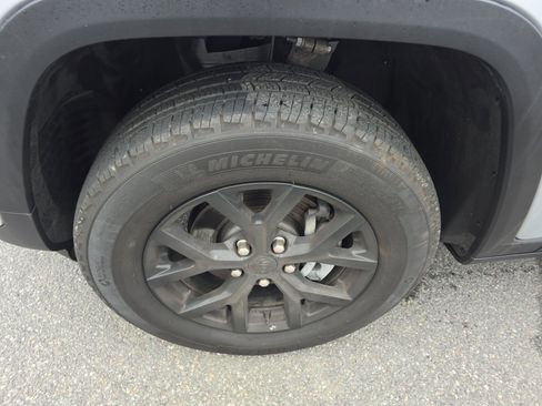 Used 2024 Jeep Grand Cherokee Altitude image 11