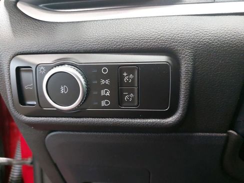 Used 2023 Ford Explorer XLT w/ Equipment Group 202A AWD/4WD image 29
