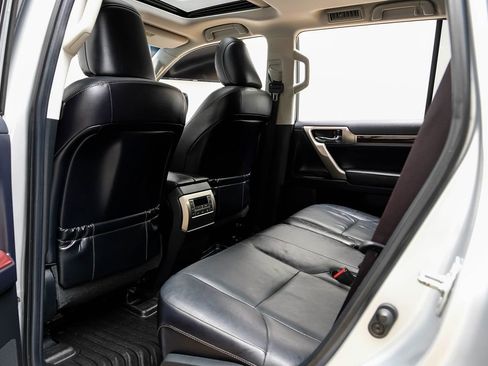 Used 2017 Lexus GX 460 image 35