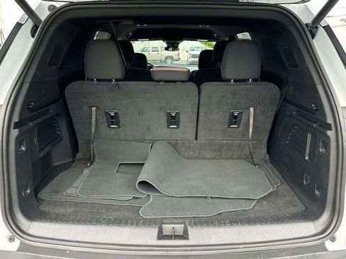 Used 2025 Chevrolet Traverse LT image 21