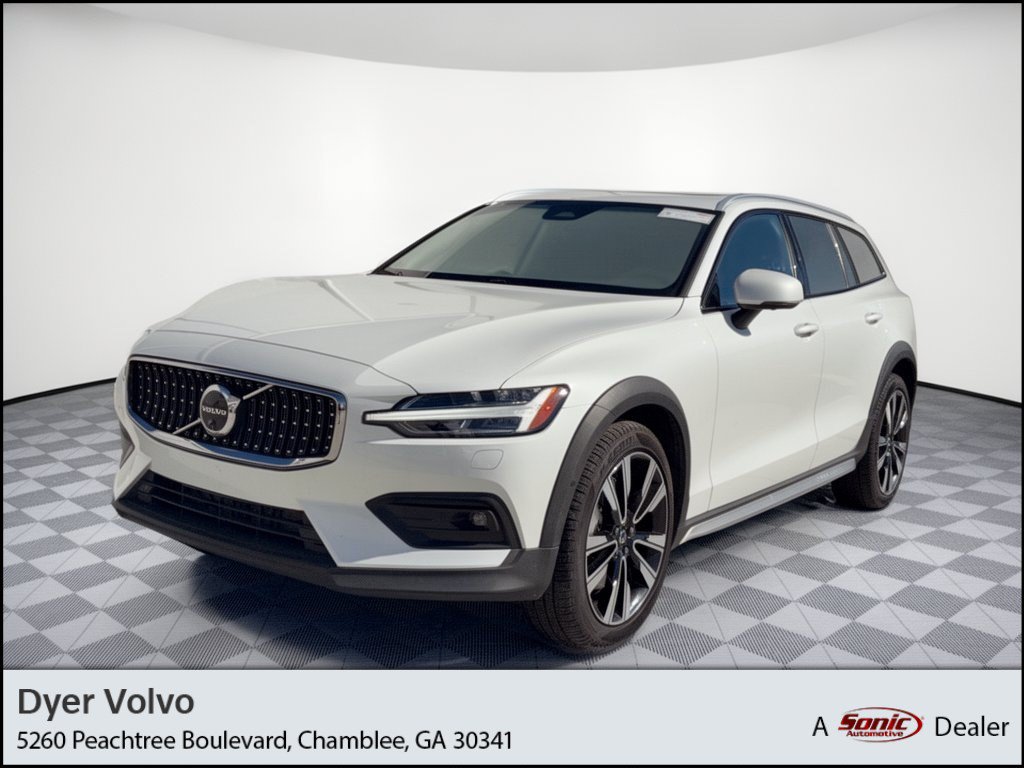 Certified 2025 Volvo V60 B5 Cross Country Ultra AWD/4WD image 1
