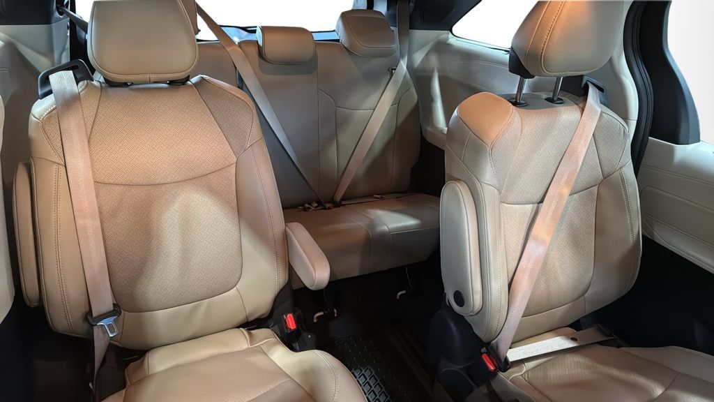 Used 2024 Toyota Sienna Limited AWD/4WD image 15