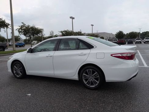 Used 2016 Toyota Camry SE FWD image 6