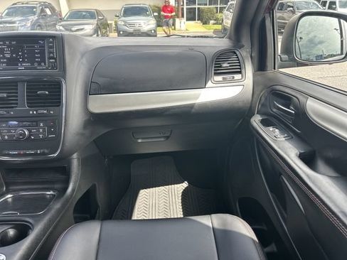 Used 2019 Dodge Grand Caravan GT w/ Safety Sphere Group FWD image 19