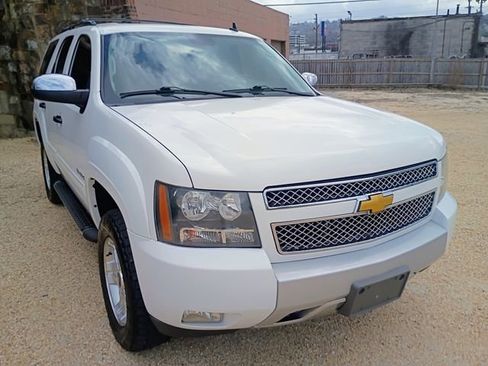 Used 2014 Chevrolet Tahoe LT w/ Suspension Package, Off-Road image 2