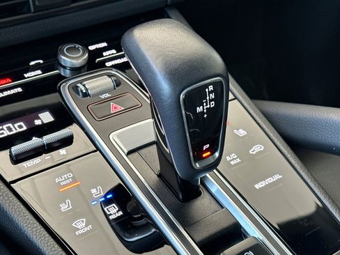 Certified 2022 Porsche Cayenne Coupe AWD/4WD image 22