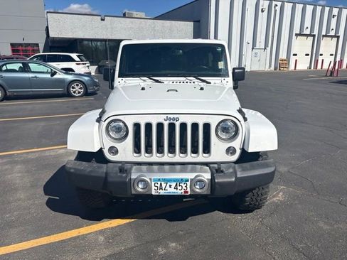 Used 2017 Jeep Wrangler Unlimited Sahara w/ Connectivity Group AWD/4WD image 2