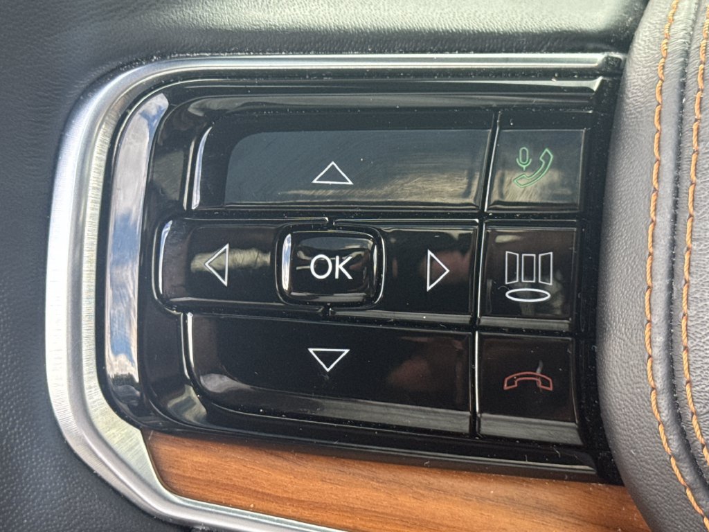 Used 2023 Jeep Grand Wagoneer Series III AWD/4WD image 27