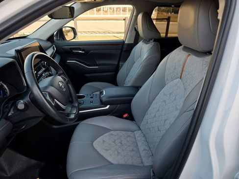 Used 2023 Toyota Highlander Bronze Edition image 27