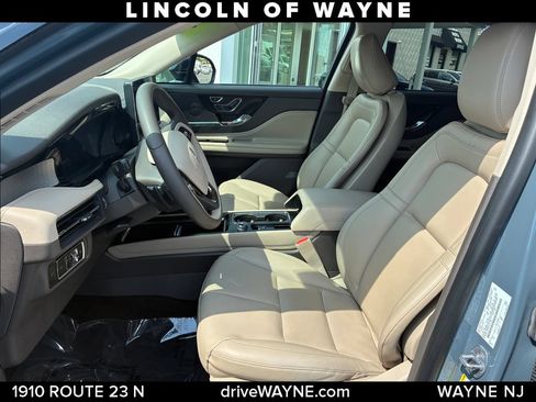 Certified 2023 Lincoln Corsair AWD image 12