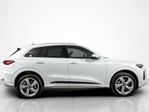 Used 2025 Audi Q5 Premium Plus w/ Premium Plus image 6