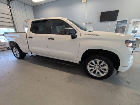 Used 2023 Chevrolet Silverado 1500 Custom image 8