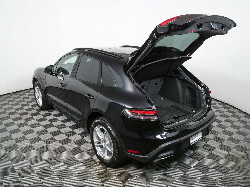 Certified 2026 Porsche Macan AWD/4WD image 33