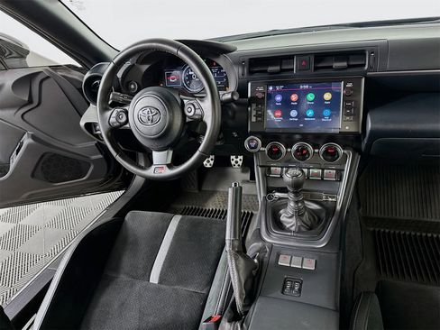 Used 2024 Toyota GR86 Premium image 21