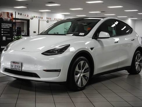 Used 2023 Tesla Model Y Long Range AWD/4WD image 3