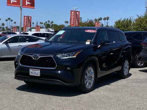Used 2024 Toyota Highlander Limited AWD/4WD image 39
