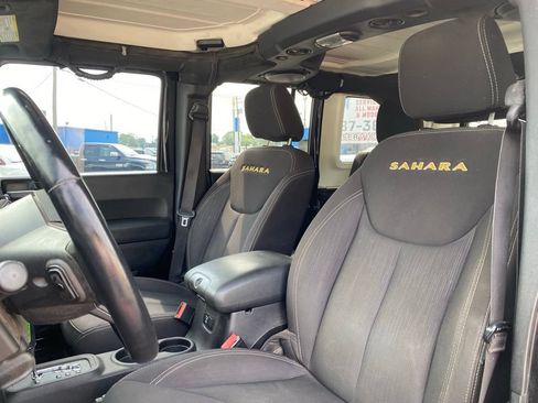 Used 2013 Jeep Wrangler Unlimited Sahara w/ Dual Top Group AWD/4WD image 10