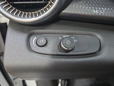 Used 2024 Chevrolet Trax ACTIV w/ Sunroof Package FWD image 26