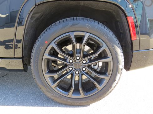 New 2026 Jeep Grand Wagoneer Summit w/ Rear Seat Video Group I image 12