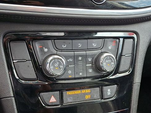 Used 2019 Buick Encore Essence AWD/4WD image 18