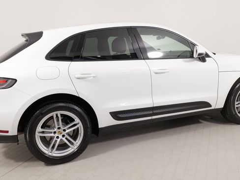Used 2025 Porsche Macan image 12