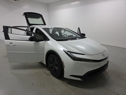 New 2026 Toyota Prius LE image 8