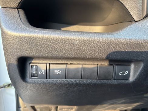 Used 2021 Toyota RAV4 XLE image 12