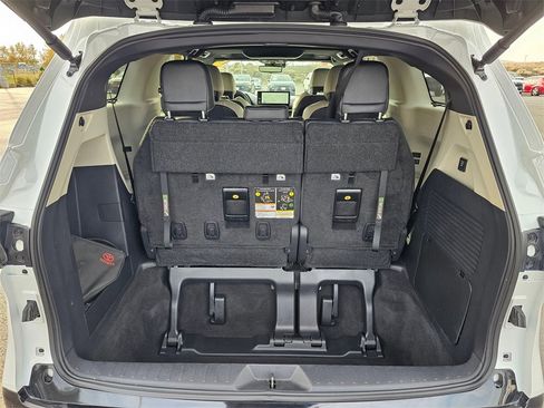 Used 2025 Toyota Sienna Platinum image 14