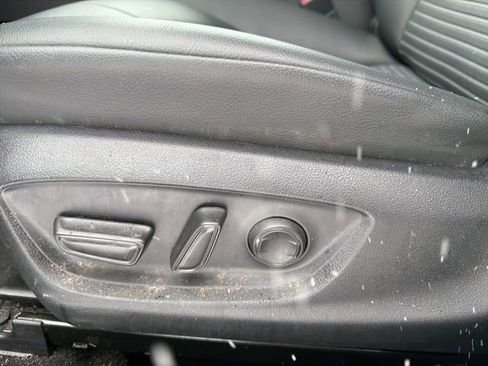 Used 2023 Toyota Camry SE image 19