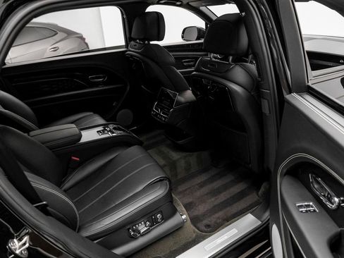Used 2023 Bentley Bentayga Extended Wheelbase AWD/4WD image 36