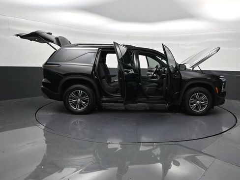 Used 2026 Chevrolet Traverse LT FWD image 33
