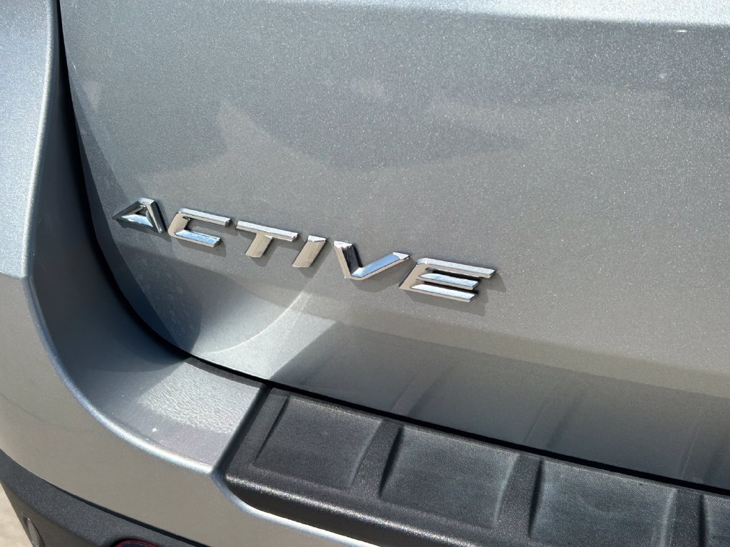 Used 2025 Ford Explorer Active w/ Active Comfort Package RWD image 12