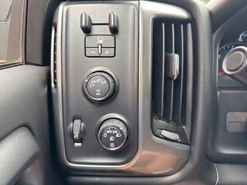 Used 2018 Chevrolet Silverado 1500 LT w/ All Star Edition AWD/4WD image 30