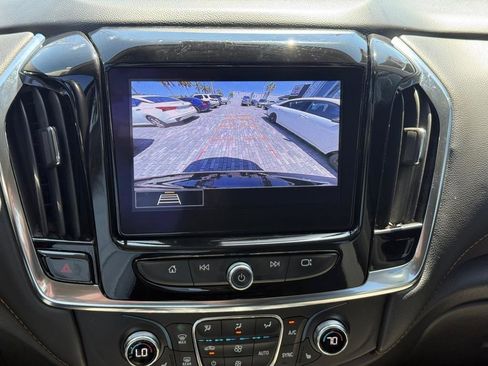 Used 2021 Chevrolet Traverse LT image 21