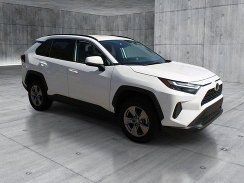 Used 2025 Toyota RAV4 XLE FWD image 6