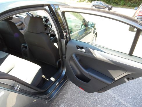 Used 2017 Volkswagen Jetta S image 18